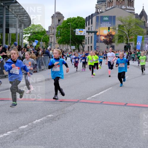 25.04.2026 - Das Zehntel Tim E. http://msf.ph/oto/9576709 25.04.2026 10:57:49 Ziel 5002, 5071, 5223, 5291, 5354, 5372, 5377, 5395, 5404, 5472, 5476, 5539, 5543, 5554, 5665, 5677, 5806, 5810, 5816, 5832, 5973, 6408, 6411, 6418, 6603, 6634, 6708, 6715, 6747, 6749, 6892, 6947, 7037, 7231, 7242, 7261, 7322, 7375, 7392, 7694, 7796, 7895, 8002, 8005 meine-sportfotos.de