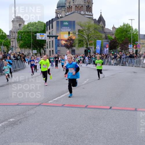 25.04.2026 - Das Zehntel Tim E. http://msf.ph/oto/9576712 25.04.2026 10:57:50 Ziel 5002, 5071, 5291, 5372, 5377, 5395, 5404, 5472, 5476, 5554, 5568, 5665, 5677, 5806, 5810, 5816, 5832, 5973, 6408, 6411, 6418, 6603, 6634, 6708, 6715, 6747, 6749, 6892, 6947, 7037, 7231, 7242, 7322, 7392, 7694, 7796, 7895, 8002, 8005 meine-sportfotos.de