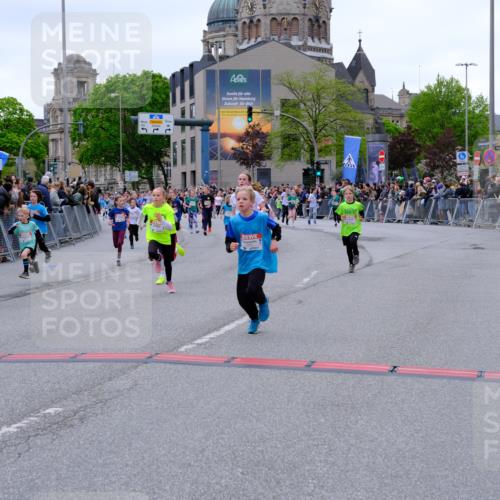 25.04.2026 - Das Zehntel Tim E. http://msf.ph/oto/9576713 25.04.2026 10:57:50 Ziel 5002, 5071, 5291, 5372, 5377, 5395, 5404, 5472, 5476, 5554, 5568, 5665, 5677, 5806, 5810, 5816, 5832, 5973, 6408, 6411, 6418, 6603, 6634, 6708, 6715, 6747, 6749, 6892, 6947, 7037, 7231, 7242, 7322, 7392, 7694, 7796, 7895, 8002, 8005 meine-sportfotos.de