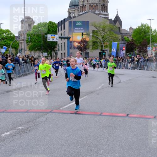 25.04.2026 - Das Zehntel Tim E. http://msf.ph/oto/9576716 25.04.2026 10:57:50 Ziel 5002, 5071, 5291, 5372, 5377, 5395, 5404, 5472, 5476, 5554, 5568, 5665, 5677, 5806, 5810, 5816, 5832, 5973, 6408, 6411, 6418, 6603, 6634, 6708, 6715, 6747, 6749, 6892, 6947, 7037, 7231, 7242, 7322, 7392, 7694, 7796, 7895, 8002, 8005 meine-sportfotos.de
