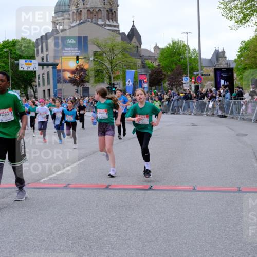 25.04.2026 - Das Zehntel Tim E. http://msf.ph/oto/9576766 25.04.2026 10:57:59 Ziel 5002, 5032, 5206, 5377, 5395, 5404, 5532, 5568, 5608, 5609, 5616, 5691, 5973, 6347, 6378, 6458, 6574, 6741, 6892, 6893, 7037, 7242, 7516, 7520, 7680, 7736, 7755, 7915, 7931, 7942, 7945, 8070 meine-sportfotos.de