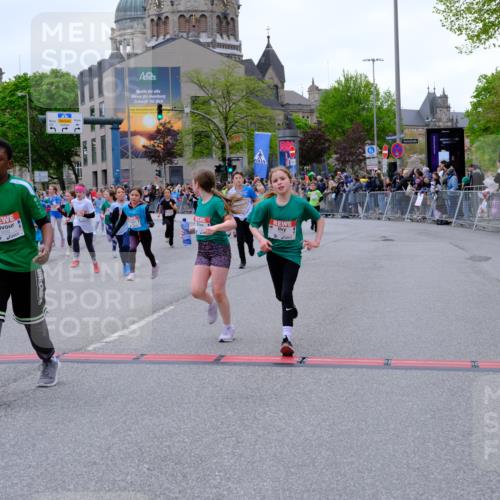25.04.2026 - Das Zehntel Tim E. http://msf.ph/oto/9576767 25.04.2026 10:57:59 Ziel 5002, 5032, 5206, 5377, 5395, 5404, 5532, 5568, 5608, 5609, 5616, 5691, 5973, 6347, 6378, 6458, 6574, 6741, 6892, 6893, 7037, 7242, 7516, 7520, 7680, 7736, 7755, 7915, 7931, 7942, 7945, 8070 meine-sportfotos.de