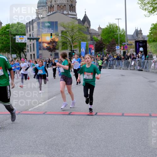 25.04.2026 - Das Zehntel Tim E. http://msf.ph/oto/9576768 25.04.2026 10:57:59 Ziel 5002, 5032, 5206, 5377, 5395, 5404, 5532, 5568, 5608, 5609, 5616, 5691, 5973, 6347, 6378, 6458, 6574, 6741, 6892, 6893, 7037, 7242, 7516, 7520, 7680, 7736, 7755, 7915, 7931, 7942, 7945, 8070 meine-sportfotos.de