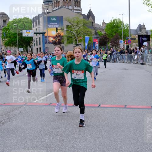 25.04.2026 - Das Zehntel Tim E. http://msf.ph/oto/9576770 25.04.2026 10:57:59 Ziel 5002, 5032, 5206, 5377, 5395, 5404, 5532, 5568, 5608, 5609, 5616, 5691, 5973, 6347, 6378, 6458, 6574, 6741, 6892, 6893, 7037, 7242, 7516, 7520, 7680, 7736, 7755, 7915, 7931, 7942, 7945, 8070 meine-sportfotos.de