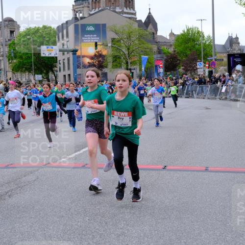 25.04.2026 - Das Zehntel Tim E. http://msf.ph/oto/9576771 25.04.2026 10:57:59 Ziel 5002, 5032, 5206, 5377, 5395, 5404, 5532, 5568, 5608, 5609, 5616, 5691, 5973, 6347, 6378, 6458, 6574, 6741, 6892, 6893, 7037, 7242, 7516, 7520, 7680, 7736, 7755, 7915, 7931, 7942, 7945, 8070 meine-sportfotos.de