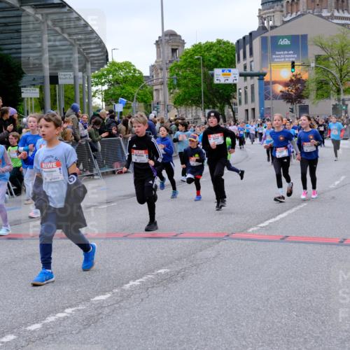 25.04.2026 - Das Zehntel Tim E. http://msf.ph/oto/9576796 25.04.2026 10:58:05 Ziel 5032, 5153, 5159, 5206, 5373, 5392, 5608, 5609, 5691, 5938, 6347, 6348, 6356, 6367, 6378, 6574, 6576, 6600, 6609, 6662, 6678, 6681, 6741, 6837, 6848, 6921, 7301, 7318, 7516, 7520, 7532, 7673, 7677, 7680, 7736, 7755, 7915, 7931, 7942, 7945, 8070 meine-sportfotos.de