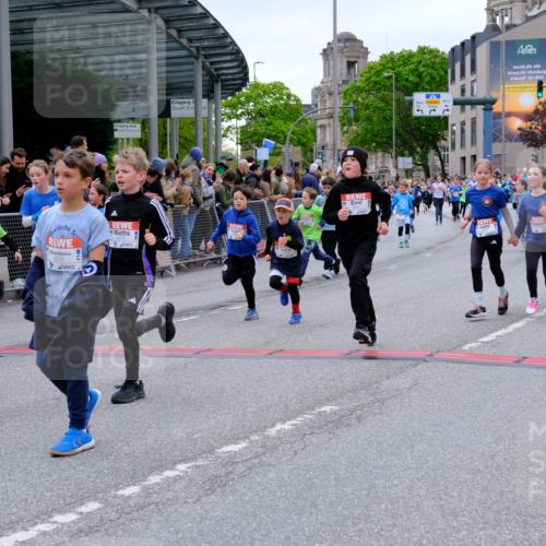 25.04.2026 - Das Zehntel Tim E. http://msf.ph/oto/9576798 25.04.2026 10:58:05 Ziel 5032, 5153, 5159, 5206, 5373, 5392, 5608, 5609, 5691, 5938, 6347, 6348, 6356, 6367, 6378, 6574, 6576, 6600, 6609, 6662, 6678, 6681, 6741, 6837, 6848, 6921, 7301, 7318, 7516, 7520, 7532, 7673, 7677, 7680, 7736, 7755, 7915, 7931, 7942, 7945, 8070 meine-sportfotos.de