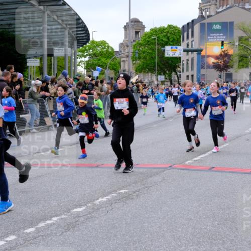 25.04.2026 - Das Zehntel Tim E. http://msf.ph/oto/9576800 25.04.2026 10:58:05 Ziel 5032, 5153, 5159, 5206, 5373, 5392, 5608, 5609, 5691, 5938, 6347, 6348, 6356, 6367, 6378, 6574, 6576, 6600, 6609, 6662, 6678, 6681, 6741, 6837, 6848, 6921, 7301, 7318, 7516, 7520, 7532, 7673, 7677, 7680, 7736, 7755, 7915, 7931, 7942, 7945, 8070 meine-sportfotos.de