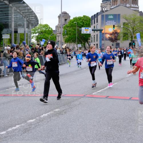 25.04.2026 - Das Zehntel Tim E. http://msf.ph/oto/9576801 25.04.2026 10:58:06 Ziel 5032, 5153, 5159, 5206, 5373, 5392, 5608, 5609, 5691, 5938, 6347, 6348, 6356, 6367, 6378, 6574, 6576, 6600, 6609, 6662, 6678, 6681, 6741, 6837, 6848, 6921, 7301, 7318, 7516, 7520, 7532, 7673, 7677, 7680, 7736, 7755, 7915, 7931, 7942, 7945, 8070 meine-sportfotos.de