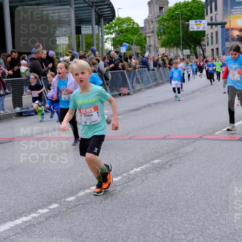 25.04.2026 - Das Zehntel Tim E. http://msf.ph/oto/9576824 25.04.2026 10:58:10 Ziel 5153, 5159, 5166, 5185, 5206, 5341, 5366, 5373, 5392, 5556, 5938, 6319, 6348, 6356, 6367, 6378, 6576, 6600, 6609, 6662, 6678, 6681, 6809, 6837, 6848, 6921, 7301, 7318, 7356, 7532, 7673, 7677, 7680, 7915 meine-sportfotos.de