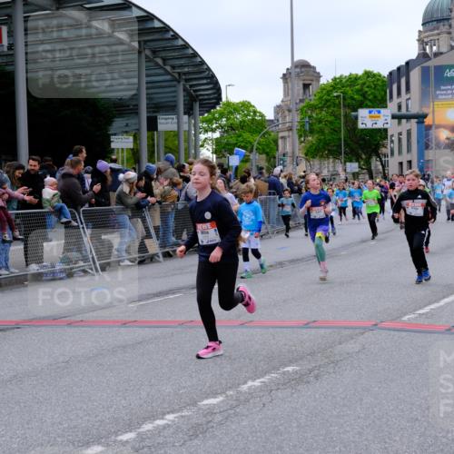 25.04.2026 - Das Zehntel Tim E. http://msf.ph/oto/9576841 25.04.2026 10:58:12 Ziel 5153, 5159, 5166, 5185, 5341, 5366, 5373, 5392, 5556, 5731, 5757, 5938, 6319, 6348, 6356, 6367, 6576, 6600, 6609, 6662, 6678, 6681, 6809, 6837, 6848, 6921, 6930, 7144, 7301, 7318, 7356, 7417, 7532, 7565, 7673, 7677 meine-sportfotos.de