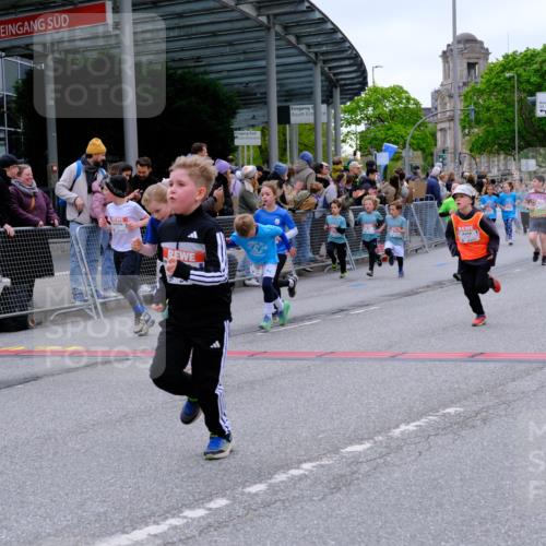 25.04.2026 - Das Zehntel Tim E. http://msf.ph/oto/9576850 25.04.2026 10:58:14 Ziel 5166, 5185, 5341, 5366, 5556, 5731, 5757, 5814, 5938, 6319, 6348, 6489, 6576, 6600, 6802, 6809, 6837, 6848, 6921, 6930, 7144, 7318, 7356, 7417, 7532, 7565 meine-sportfotos.de