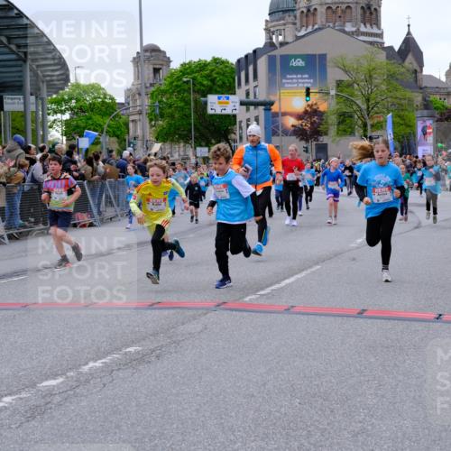 25.04.2026 - Das Zehntel Tim E. http://msf.ph/oto/9576860 25.04.2026 10:58:17 Ziel 5166, 5185, 5212, 5341, 5366, 5375, 5556, 5731, 5750, 5757, 5814, 5933, 6319, 6489, 6538, 6576, 6600, 6723, 6802, 6809, 6843, 6860, 6878, 6902, 6921, 6930, 7144, 7356, 7417, 7565, 7613, 7790, 8071, 10162 meine-sportfotos.de