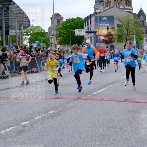 25.04.2026 - Das Zehntel Tim E. http://msf.ph/oto/9576861 25.04.2026 10:58:17 Ziel 5166, 5185, 5212, 5341, 5366, 5375, 5556, 5731, 5750, 5757, 5814, 5933, 6319, 6489, 6538, 6576, 6600, 6723, 6802, 6809, 6843, 6860, 6878, 6902, 6921, 6930, 7144, 7356, 7417, 7565, 7613, 7790, 8071, 10162 meine-sportfotos.de