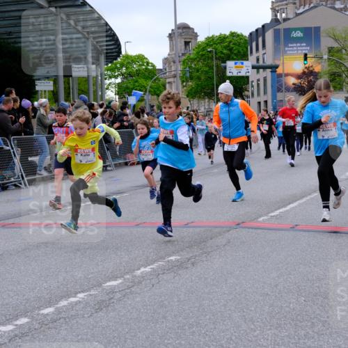 25.04.2026 - Das Zehntel Tim E. http://msf.ph/oto/9576865 25.04.2026 10:58:17 Ziel 5166, 5185, 5212, 5341, 5366, 5375, 5556, 5731, 5750, 5757, 5814, 5933, 6319, 6489, 6538, 6576, 6600, 6723, 6802, 6809, 6843, 6860, 6878, 6902, 6921, 6930, 7144, 7356, 7417, 7565, 7613, 7790, 8071, 10162 meine-sportfotos.de