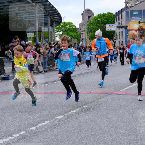 25.04.2026 - Das Zehntel Tim E. http://msf.ph/oto/9576867 25.04.2026 10:58:17 Ziel 5166, 5185, 5212, 5341, 5366, 5375, 5556, 5731, 5750, 5757, 5814, 5933, 6319, 6489, 6538, 6576, 6600, 6723, 6802, 6809, 6843, 6860, 6878, 6902, 6921, 6930, 7144, 7356, 7417, 7565, 7613, 7790, 8071, 10162 meine-sportfotos.de