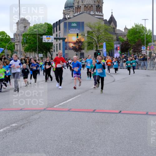 25.04.2026 - Das Zehntel Tim E. http://msf.ph/oto/9576872 25.04.2026 10:58:19 Ziel 5137, 5166, 5185, 5212, 5341, 5366, 5375, 5556, 5648, 5680, 5694, 5731, 5750, 5757, 5814, 5850, 5862, 5933, 6199, 6319, 6489, 6538, 6723, 6802, 6809, 6843, 6860, 6878, 6902, 6930, 6932, 6961, 7042, 7144, 7356, 7417, 7565, 7595, 7613, 7790, 8071, 10162 meine-sportfotos.de