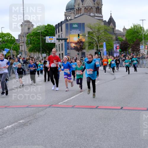 25.04.2026 - Das Zehntel Tim E. http://msf.ph/oto/9576879 25.04.2026 10:58:19 Ziel 5137, 5166, 5185, 5212, 5341, 5366, 5375, 5556, 5648, 5680, 5694, 5731, 5750, 5757, 5814, 5850, 5862, 5933, 6199, 6319, 6489, 6538, 6723, 6802, 6809, 6843, 6860, 6878, 6902, 6930, 6932, 6961, 7042, 7144, 7356, 7417, 7565, 7595, 7613, 7790, 8071, 10162 meine-sportfotos.de