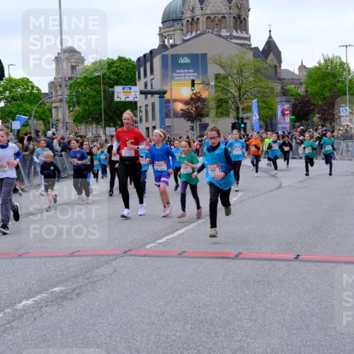 25.04.2026 - Das Zehntel Tim E. http://msf.ph/oto/9576880 25.04.2026 10:58:19 Ziel 5137, 5166, 5185, 5212, 5341, 5366, 5375, 5556, 5648, 5680, 5694, 5731, 5750, 5757, 5814, 5850, 5862, 5933, 6199, 6319, 6489, 6538, 6723, 6802, 6809, 6843, 6860, 6878, 6902, 6930, 6932, 6961, 7042, 7144, 7356, 7417, 7565, 7595, 7613, 7790, 8071, 10162 meine-sportfotos.de