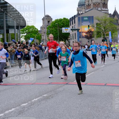 25.04.2026 - Das Zehntel Tim E. http://msf.ph/oto/9576884 25.04.2026 10:58:20 Ziel 5137, 5166, 5185, 5212, 5341, 5366, 5375, 5648, 5680, 5694, 5731, 5750, 5757, 5814, 5850, 5862, 5933, 6199, 6319, 6489, 6538, 6647, 6723, 6802, 6809, 6843, 6860, 6878, 6902, 6930, 6932, 6961, 7042, 7144, 7230, 7236, 7356, 7417, 7565, 7595, 7613, 7790, 8071, 10162 meine-sportfotos.de