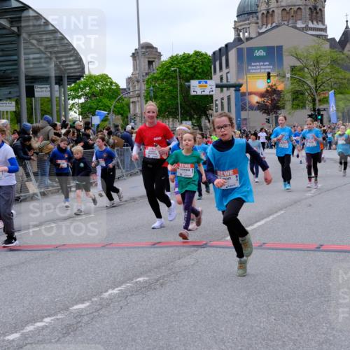 25.04.2026 - Das Zehntel Tim E. http://msf.ph/oto/9576885 25.04.2026 10:58:20 Ziel 5137, 5166, 5185, 5212, 5341, 5366, 5375, 5648, 5680, 5694, 5731, 5750, 5757, 5814, 5850, 5862, 5933, 6199, 6319, 6489, 6538, 6647, 6723, 6802, 6809, 6843, 6860, 6878, 6902, 6930, 6932, 6961, 7042, 7144, 7230, 7236, 7356, 7417, 7565, 7595, 7613, 7790, 8071, 10162 meine-sportfotos.de