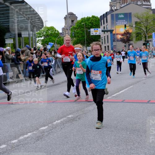 25.04.2026 - Das Zehntel Tim E. http://msf.ph/oto/9576887 25.04.2026 10:58:20 Ziel 5137, 5166, 5185, 5212, 5341, 5366, 5375, 5648, 5680, 5694, 5731, 5750, 5757, 5814, 5850, 5862, 5933, 6199, 6319, 6489, 6538, 6647, 6723, 6802, 6809, 6843, 6860, 6878, 6902, 6930, 6932, 6961, 7042, 7144, 7230, 7236, 7356, 7417, 7565, 7595, 7613, 7790, 8071, 10162 meine-sportfotos.de