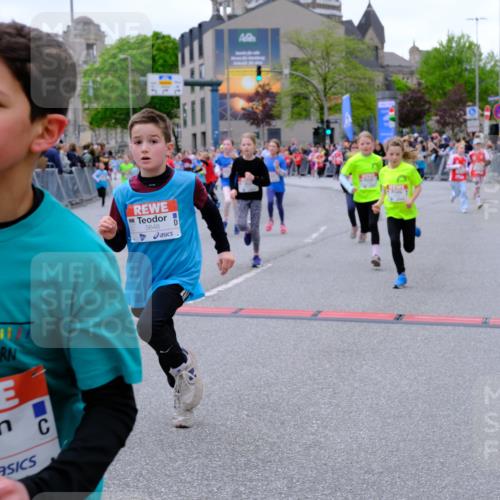 25.04.2026 - Das Zehntel Tim E. http://msf.ph/oto/9576904 25.04.2026 10:58:24 Ziel 5137, 5212, 5315, 5320, 5375, 5499, 5648, 5680, 5694, 5731, 5750, 5757, 5814, 5850, 5862, 5933, 6033, 6191, 6199, 6351, 6361, 6489, 6538, 6647, 6723, 6786, 6802, 6810, 6843, 6860, 6878, 6902, 6930, 6932, 6961, 7042, 7144, 7230, 7236, 7294, 7297, 7417, 7551, 7565, 7595, 7613, 7790, 8071, 10162 meine-sportfotos.de