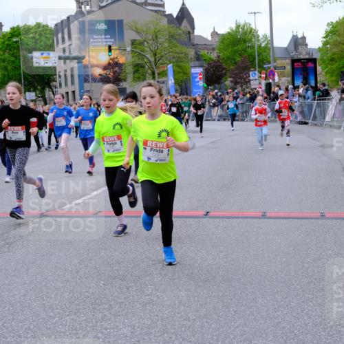 25.04.2026 - Das Zehntel Tim E. http://msf.ph/oto/9576908 25.04.2026 10:58:25 Ziel 5137, 5212, 5315, 5320, 5375, 5485, 5496, 5499, 5648, 5680, 5694, 5750, 5801, 5814, 5822, 5850, 5862, 5933, 5987, 6033, 6108, 6191, 6199, 6351, 6361, 6489, 6538, 6647, 6723, 6786, 6802, 6810, 6843, 6860, 6878, 6902, 6932, 6961, 7042, 7230, 7236, 7294, 7297, 7551, 7595, 7613, 7790, 8071, 10162 meine-sportfotos.de
