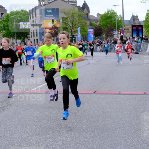 25.04.2026 - Das Zehntel Tim E. http://msf.ph/oto/9576909 25.04.2026 10:58:25 Ziel 5137, 5212, 5315, 5320, 5375, 5485, 5496, 5499, 5648, 5680, 5694, 5750, 5801, 5814, 5822, 5850, 5862, 5933, 5987, 6033, 6108, 6191, 6199, 6351, 6361, 6489, 6538, 6647, 6723, 6786, 6802, 6810, 6843, 6860, 6878, 6902, 6932, 6961, 7042, 7230, 7236, 7294, 7297, 7551, 7595, 7613, 7790, 8071, 10162 meine-sportfotos.de