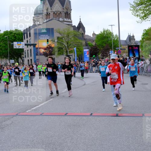 25.04.2026 - Das Zehntel Tim E. http://msf.ph/oto/9576925 25.04.2026 10:58:29 Ziel 5073, 5137, 5266, 5315, 5320, 5375, 5485, 5496, 5499, 5648, 5666, 5668, 5680, 5694, 5750, 5801, 5822, 5850, 5862, 5933, 5987, 5996, 6033, 6108, 6112, 6129, 6191, 6199, 6298, 6304, 6308, 6351, 6361, 6370, 6388, 6400, 6590, 6647, 6723, 6727, 6730, 6786, 6810, 6843, 6860, 6932, 6961, 7042, 7049, 7062, 7230, 7236, 7294, 7297, 7551, 7595, 7647, 7653, 7659, 7760, 7866, 7868, 7887, 7901, 10162 meine-sportfotos.de