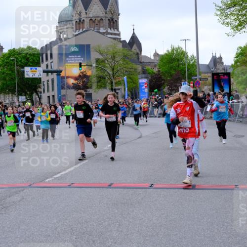 25.04.2026 - Das Zehntel Tim E. http://msf.ph/oto/9576926 25.04.2026 10:58:29 Ziel 5073, 5137, 5266, 5315, 5320, 5375, 5485, 5496, 5499, 5648, 5666, 5668, 5680, 5694, 5750, 5801, 5822, 5850, 5862, 5933, 5987, 5996, 6033, 6108, 6112, 6129, 6191, 6199, 6298, 6304, 6308, 6351, 6361, 6370, 6388, 6400, 6590, 6647, 6723, 6727, 6730, 6786, 6810, 6843, 6860, 6932, 6961, 7042, 7049, 7062, 7230, 7236, 7294, 7297, 7551, 7595, 7647, 7653, 7659, 7760, 7866, 7868, 7887, 7901, 10162 meine-sportfotos.de