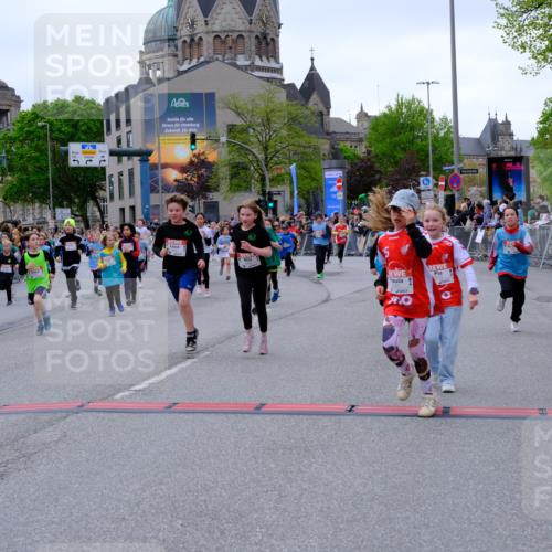 25.04.2026 - Das Zehntel Tim E. http://msf.ph/oto/9576928 25.04.2026 10:58:29 Ziel 5073, 5137, 5266, 5315, 5320, 5375, 5485, 5496, 5499, 5648, 5666, 5668, 5680, 5694, 5750, 5801, 5822, 5850, 5862, 5933, 5987, 5996, 6033, 6108, 6112, 6129, 6191, 6199, 6298, 6304, 6308, 6351, 6361, 6370, 6388, 6400, 6590, 6647, 6723, 6727, 6730, 6786, 6810, 6843, 6860, 6932, 6961, 7042, 7049, 7062, 7230, 7236, 7294, 7297, 7551, 7595, 7647, 7653, 7659, 7760, 7866, 7868, 7887, 7901, 10162 meine-sportfotos.de
