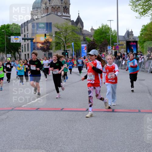 25.04.2026 - Das Zehntel Tim E. http://msf.ph/oto/9576930 25.04.2026 10:58:29 Ziel 5073, 5137, 5266, 5315, 5320, 5375, 5485, 5496, 5499, 5648, 5666, 5668, 5680, 5694, 5750, 5801, 5822, 5850, 5862, 5933, 5987, 5996, 6033, 6108, 6112, 6129, 6191, 6199, 6298, 6304, 6308, 6351, 6361, 6370, 6388, 6400, 6590, 6647, 6723, 6727, 6730, 6786, 6810, 6843, 6860, 6932, 6961, 7042, 7049, 7062, 7230, 7236, 7294, 7297, 7551, 7595, 7647, 7653, 7659, 7760, 7866, 7868, 7887, 7901, 10162 meine-sportfotos.de