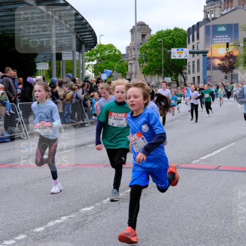 25.04.2026 - Das Zehntel Tim E. http://msf.ph/oto/9576957 25.04.2026 10:58:35 Ziel 5015, 5068, 5069, 5073, 5266, 5311, 5315, 5316, 5320, 5323, 5347, 5407, 5485, 5496, 5629, 5666, 5668, 5676, 5801, 5808, 5822, 5824, 5987, 5996, 6033, 6105, 6108, 6112, 6114, 6129, 6298, 6304, 6308, 6369, 6370, 6377, 6388, 6400, 6467, 6590, 6727, 6730, 7049, 7062, 7196, 7232, 7551, 7647, 7653, 7659, 7666, 7760, 7866, 7868, 7887, 7901, 7983 meine-sportfotos.de