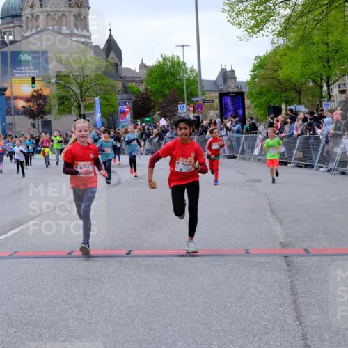 25.04.2026 - Das Zehntel Tim E. http://msf.ph/oto/9576987 25.04.2026 10:58:40 Ziel 5015, 5022, 5068, 5069, 5073, 5311, 5316, 5323, 5347, 5407, 5629, 5666, 5668, 5676, 5808, 5824, 5956, 6105, 6114, 6298, 6304, 6308, 6369, 6370, 6377, 6388, 6400, 6467, 6471, 6478, 6484, 6590, 6727, 6730, 6746, 6759, 7049, 7062, 7196, 7232, 7276, 7339, 7407, 7597, 7598, 7634, 7647, 7653, 7659, 7666, 7760, 7887, 7901, 7983 meine-sportfotos.de