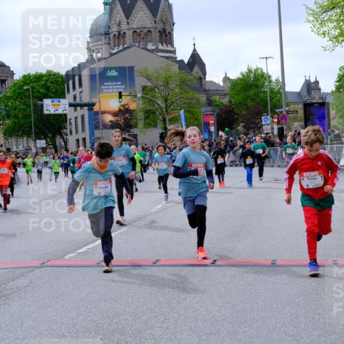 25.04.2026 - Das Zehntel Tim E. http://msf.ph/oto/9577006 25.04.2026 10:58:44 Ziel 5022, 5068, 5069, 5311, 5316, 5323, 5347, 5629, 5676, 5693, 5704, 5808, 5824, 5956, 6105, 6114, 6369, 6467, 6471, 6478, 6484, 6547, 6554, 6746, 6759, 6974, 6978, 7055, 7080, 7196, 7276, 7339, 7397, 7407, 7421, 7467, 7597, 7598, 7634, 7684, 7965, 7975, 7983 meine-sportfotos.de