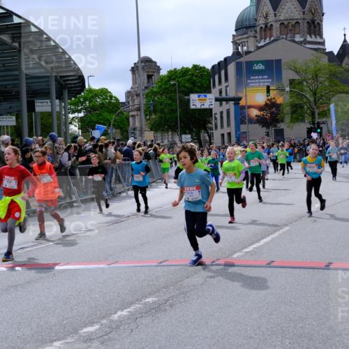 25.04.2026 - Das Zehntel Tim E. http://msf.ph/oto/9577019 25.04.2026 10:58:47 Ziel 5022, 5489, 5693, 5704, 5956, 6098, 6101, 6105, 6114, 6369, 6372, 6402, 6467, 6471, 6478, 6484, 6547, 6554, 6588, 6746, 6759, 6974, 6978, 7055, 7080, 7276, 7339, 7397, 7407, 7421, 7467, 7587, 7597, 7598, 7634, 7684, 7780, 7794, 7965, 7975 meine-sportfotos.de