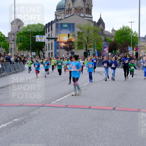 25.04.2026 - Das Zehntel Tim E. http://msf.ph/oto/9577050 25.04.2026 10:58:54 Ziel 5296, 5307, 5380, 5382, 5399, 5418, 5459, 5489, 5659, 5669, 5693, 5704, 5725, 5866, 6098, 6101, 6372, 6402, 6547, 6554, 6588, 6736, 6824, 6825, 6911, 6974, 6978, 7055, 7080, 7278, 7313, 7397, 7420, 7421, 7467, 7469, 7587, 7593, 7616, 7636, 7780, 7794, 7886, 7965, 7975 meine-sportfotos.de