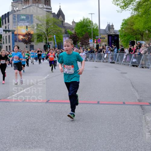 25.04.2026 - Das Zehntel Tim E. http://msf.ph/oto/9577111 25.04.2026 10:59:08 Ziel 5182, 5187, 5193, 5339, 5510, 5581, 5595, 5638, 5649, 5700, 5858, 5911, 5912, 5916, 6005, 6029, 6047, 6063, 6602, 6950, 6998, 7077, 7086, 7147, 7152, 7219, 7289, 7298, 7333, 7335, 7357, 7410, 7611, 7622, 7663 meine-sportfotos.de