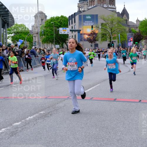 25.04.2026 - Das Zehntel Tim E. http://msf.ph/oto/9577140 25.04.2026 10:59:16 Ziel 5033, 5182, 5187, 5193, 5339, 5340, 5402, 5501, 5510, 5525, 5527, 5649, 5699, 5702, 5768, 5799, 5817, 5911, 5912, 5916, 5918, 5951, 5972, 6029, 6196, 6214, 6285, 6337, 6473, 6483, 6573, 6581, 6584, 6585, 6597, 6605, 6950, 6963, 6998, 7094, 7108, 7124, 7140, 7155, 7219, 7286, 7289, 7410, 7631, 7633, 7663, 7993 meine-sportfotos.de