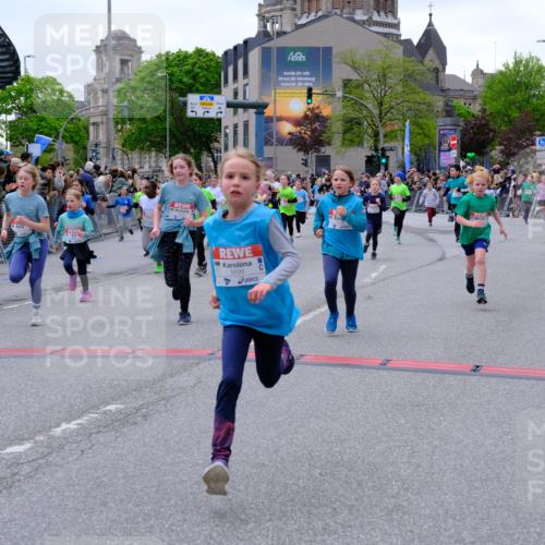 25.04.2026 - Das Zehntel Tim E. http://msf.ph/oto/9577146 25.04.2026 10:59:17 Ziel 5033, 5182, 5187, 5193, 5339, 5340, 5402, 5501, 5510, 5525, 5527, 5649, 5699, 5702, 5768, 5799, 5817, 5911, 5912, 5916, 5918, 5951, 5972, 6029, 6196, 6214, 6285, 6333, 6337, 6473, 6483, 6536, 6541, 6546, 6573, 6581, 6584, 6585, 6597, 6605, 6963, 7094, 7108, 7124, 7140, 7155, 7286, 7410, 7631, 7633, 7663, 7993 meine-sportfotos.de