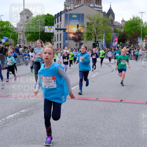 25.04.2026 - Das Zehntel Tim E. http://msf.ph/oto/9577147 25.04.2026 10:59:17 Ziel 5033, 5182, 5187, 5193, 5339, 5340, 5402, 5501, 5510, 5525, 5527, 5649, 5699, 5702, 5768, 5799, 5817, 5911, 5912, 5916, 5918, 5951, 5972, 6029, 6196, 6214, 6285, 6333, 6337, 6473, 6483, 6536, 6541, 6546, 6573, 6581, 6584, 6585, 6597, 6605, 6963, 7094, 7108, 7124, 7140, 7155, 7286, 7410, 7631, 7633, 7663, 7993 meine-sportfotos.de