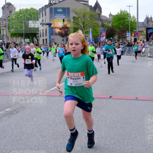 25.04.2026 - Das Zehntel Tim E. http://msf.ph/oto/9577159 25.04.2026 10:59:19 Ziel 5033, 5182, 5340, 5402, 5501, 5525, 5527, 5649, 5699, 5702, 5768, 5799, 5817, 5911, 5912, 5918, 5951, 5972, 6029, 6196, 6214, 6285, 6303, 6333, 6337, 6473, 6483, 6536, 6541, 6546, 6573, 6581, 6584, 6585, 6597, 6605, 6963, 7094, 7108, 7124, 7140, 7155, 7179, 7286, 7631, 7633, 7692, 7993 meine-sportfotos.de