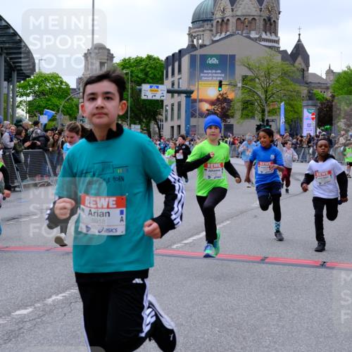 25.04.2026 - Das Zehntel Tim E. http://msf.ph/oto/9577175 25.04.2026 10:59:21 Ziel 5033, 5198, 5340, 5402, 5501, 5525, 5527, 5699, 5702, 5768, 5799, 5817, 5918, 5951, 5972, 6196, 6214, 6285, 6303, 6333, 6337, 6465, 6473, 6483, 6536, 6541, 6546, 6573, 6581, 6584, 6585, 6597, 6605, 6963, 7017, 7059, 7094, 7108, 7124, 7140, 7155, 7174, 7179, 7286, 7631, 7633, 7692, 7993 meine-sportfotos.de