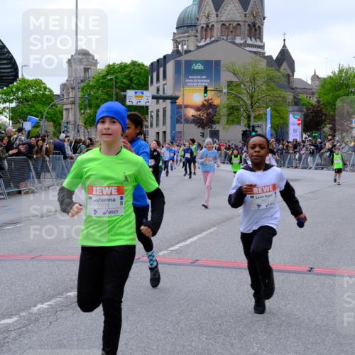 25.04.2026 - Das Zehntel Tim E. http://msf.ph/oto/9577182 25.04.2026 10:59:22 Ziel 5033, 5198, 5340, 5402, 5527, 5699, 5702, 5768, 5799, 5817, 5918, 5951, 5972, 5975, 6196, 6214, 6255, 6285, 6303, 6333, 6337, 6465, 6473, 6483, 6536, 6541, 6546, 6573, 6577, 6584, 6585, 6597, 6605, 6963, 7013, 7017, 7059, 7094, 7108, 7124, 7140, 7155, 7174, 7179, 7286, 7631, 7633, 7692, 7844, 7993 meine-sportfotos.de