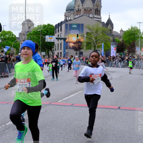 25.04.2026 - Das Zehntel Tim E. http://msf.ph/oto/9577183 25.04.2026 10:59:22 Ziel 5033, 5198, 5340, 5402, 5527, 5699, 5702, 5768, 5799, 5817, 5918, 5951, 5972, 5975, 6196, 6214, 6255, 6285, 6303, 6333, 6337, 6465, 6473, 6483, 6536, 6541, 6546, 6573, 6577, 6584, 6585, 6597, 6605, 6963, 7013, 7017, 7059, 7094, 7108, 7124, 7140, 7155, 7174, 7179, 7286, 7631, 7633, 7692, 7844, 7993 meine-sportfotos.de