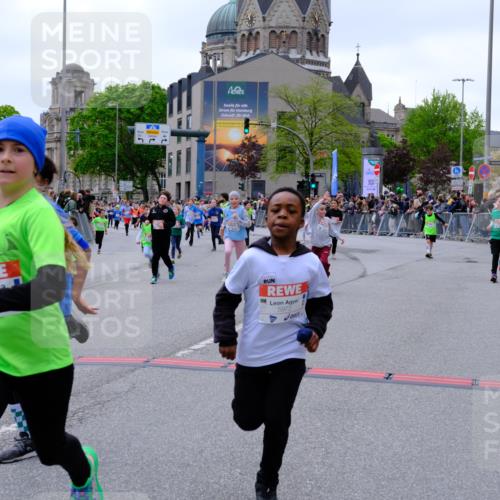 25.04.2026 - Das Zehntel Tim E. http://msf.ph/oto/9577184 25.04.2026 10:59:22 Ziel 5033, 5198, 5340, 5402, 5527, 5699, 5702, 5768, 5799, 5817, 5918, 5951, 5972, 5975, 6196, 6214, 6255, 6285, 6303, 6333, 6337, 6465, 6473, 6483, 6536, 6541, 6546, 6573, 6577, 6584, 6585, 6597, 6605, 6963, 7013, 7017, 7059, 7094, 7108, 7124, 7140, 7155, 7174, 7179, 7286, 7631, 7633, 7692, 7844, 7993 meine-sportfotos.de