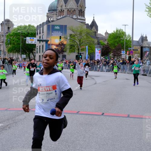 25.04.2026 - Das Zehntel Tim E. http://msf.ph/oto/9577186 25.04.2026 10:59:22 Ziel 5033, 5198, 5340, 5402, 5527, 5699, 5702, 5768, 5799, 5817, 5918, 5951, 5972, 5975, 6196, 6214, 6255, 6285, 6303, 6333, 6337, 6465, 6473, 6483, 6536, 6541, 6546, 6573, 6577, 6584, 6585, 6597, 6605, 6963, 7013, 7017, 7059, 7094, 7108, 7124, 7140, 7155, 7174, 7179, 7286, 7631, 7633, 7692, 7844, 7993 meine-sportfotos.de