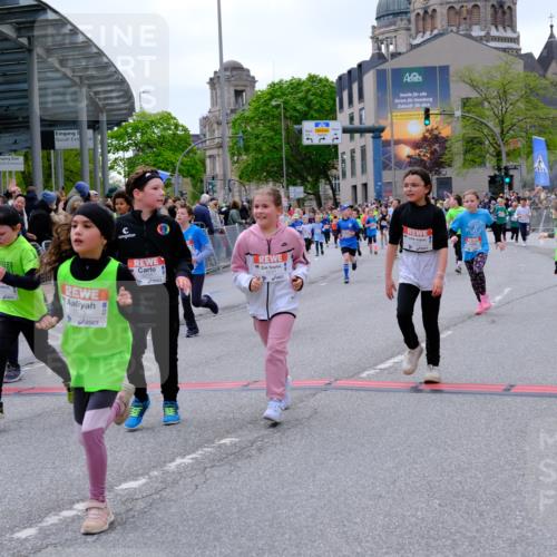 25.04.2026 - Das Zehntel Tim E. http://msf.ph/oto/9577219 25.04.2026 10:59:28 Ziel 5198, 5343, 5768, 5972, 5975, 5995, 6091, 6255, 6257, 6261, 6296, 6303, 6333, 6395, 6465, 6536, 6541, 6546, 6577, 6874, 7012, 7013, 7017, 7054, 7059, 7067, 7108, 7124, 7140, 7155, 7174, 7179, 7465, 7692, 7751, 7826, 7844 meine-sportfotos.de