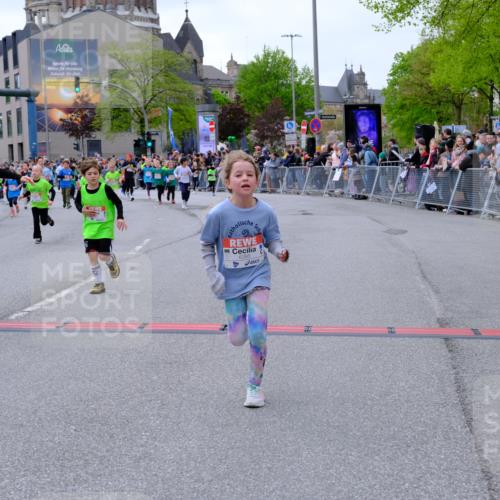 25.04.2026 - Das Zehntel Tim E. http://msf.ph/oto/9577225 25.04.2026 10:59:30 Ziel 5198, 5219, 5343, 5975, 5995, 6091, 6255, 6257, 6261, 6296, 6303, 6395, 6465, 6577, 6874, 7012, 7013, 7017, 7054, 7059, 7067, 7174, 7179, 7296, 7465, 7692, 7751, 7826, 7844 meine-sportfotos.de